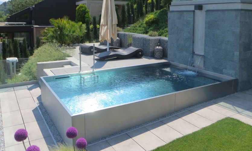 Piscina in acciaio inox e opere accessorie